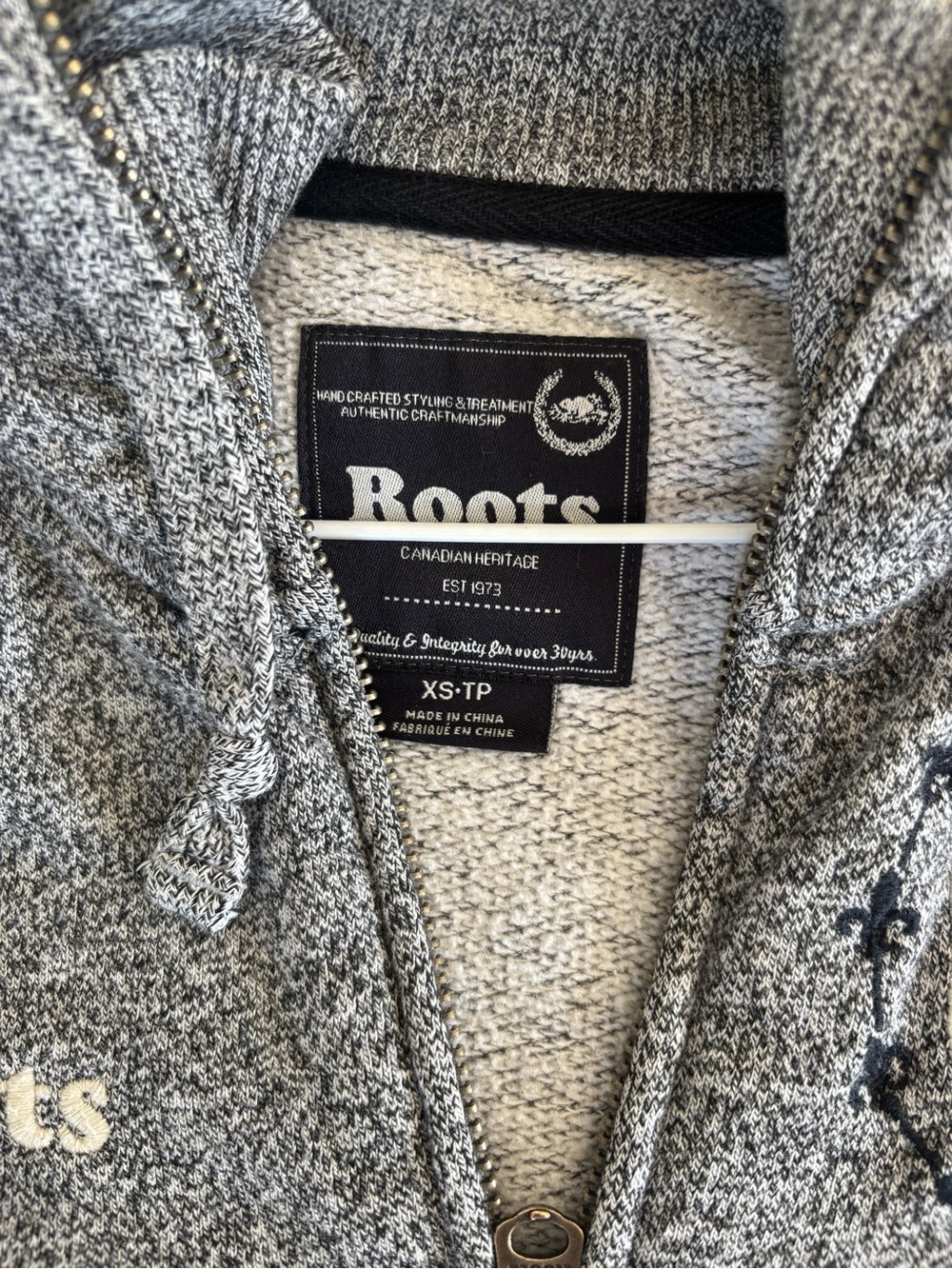 Roots Canada (Quebec) Unisex Gray Full-Zip Hoodie Sweater - Picture 5 of 12